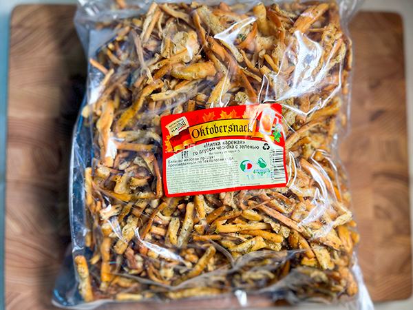Нитка ЖАРЕНАЯ "Чеснок с зеленью" Oktobersnack 1 кг (сырный продукт) в Ростове-на-Дону