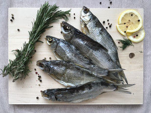 Фрайчизы со вкусом копченая семга (100 гр.): Вобла вяленая астраханская крупная