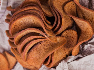 Мясные снеки: Ресторанные гренки с креветкой